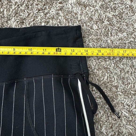 SUPER RARE Lululemon Pinstripe Pants flare leggings sz 4 - Picture 5 of 6
